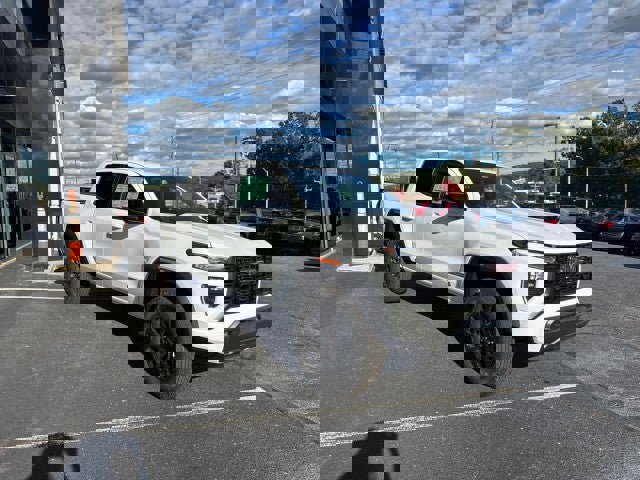 New 2026 GMC Canyon Elevation w/ Convenience Package image 4