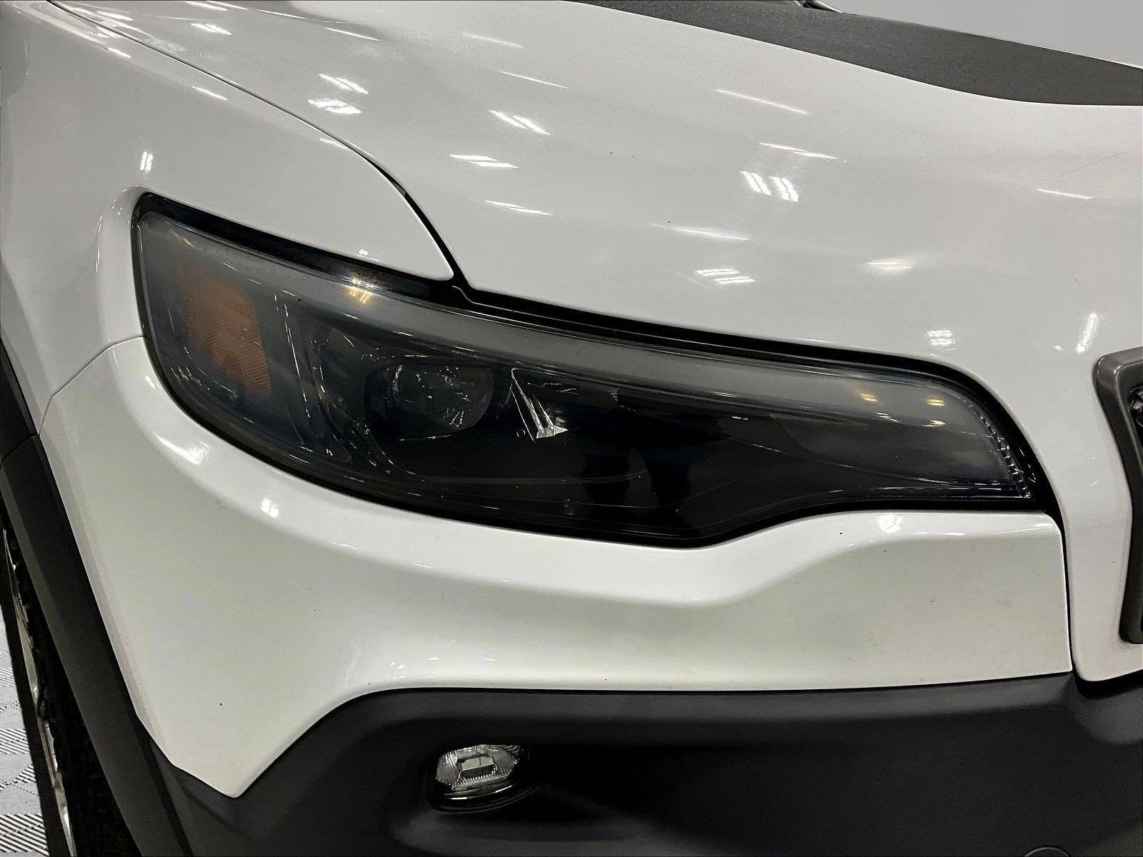 Used 2019 Jeep Cherokee Trailhawk AWD/4WD image 32