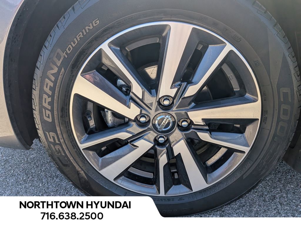 Used 2021 Nissan Versa SV image 37