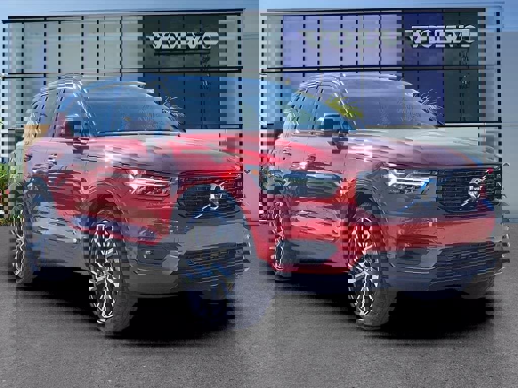 Used 2021 Volvo XC40 T5 R-Design w/ Advanced Package image 1