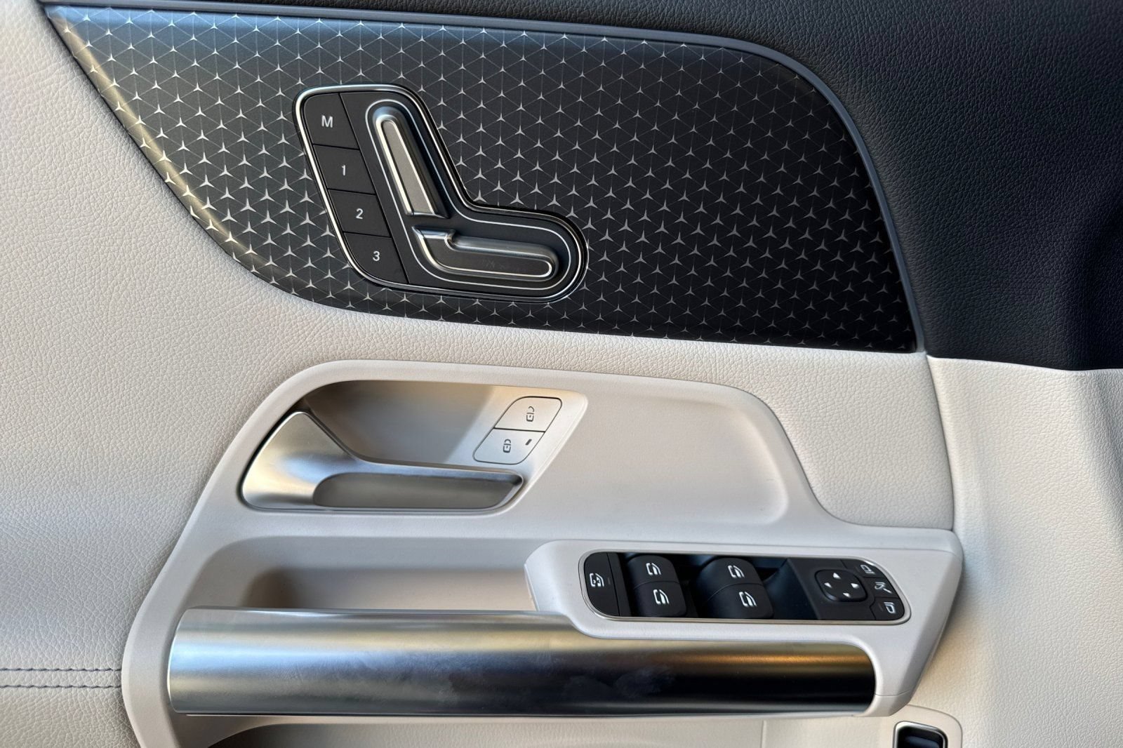 Used 2025 Mercedes-Benz GLA 250 image 13