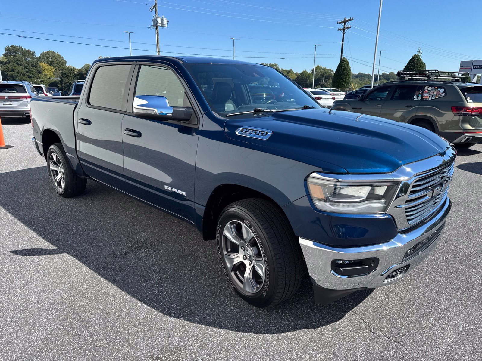 Used 2023 RAM 1500 Laramie AWD/4WD image 3