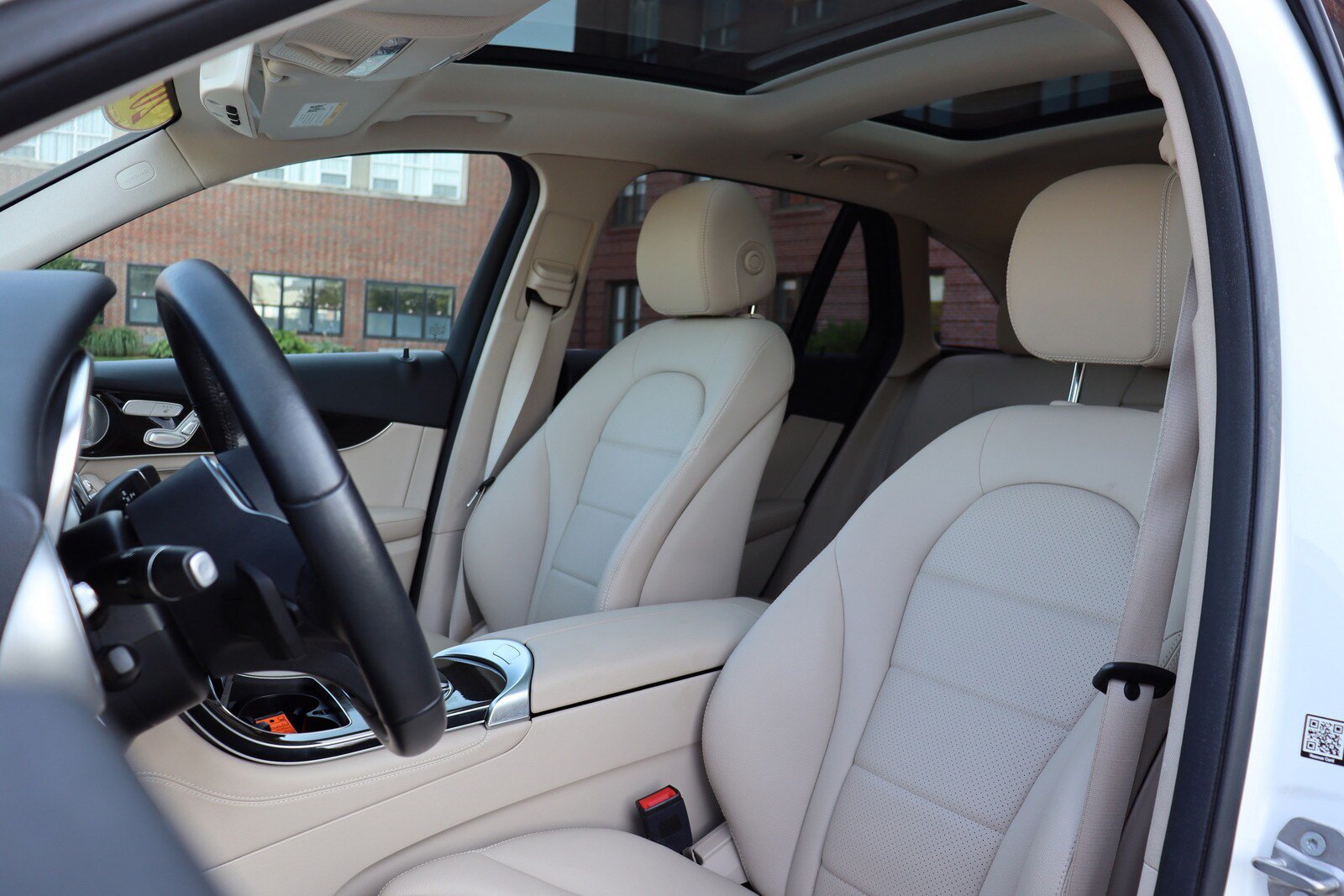 Used 2020 Mercedes-Benz GLC 350e 4MATIC w/ Premium Package image 12