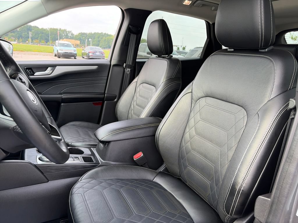 Used 2024 Ford Escape Platinum w/ Premium Technology Package AWD/4WD image 17