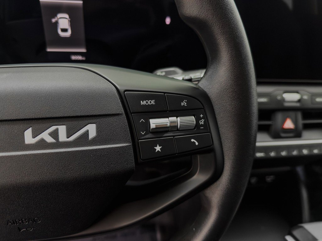 Used 2025 Kia K4 LX image 26