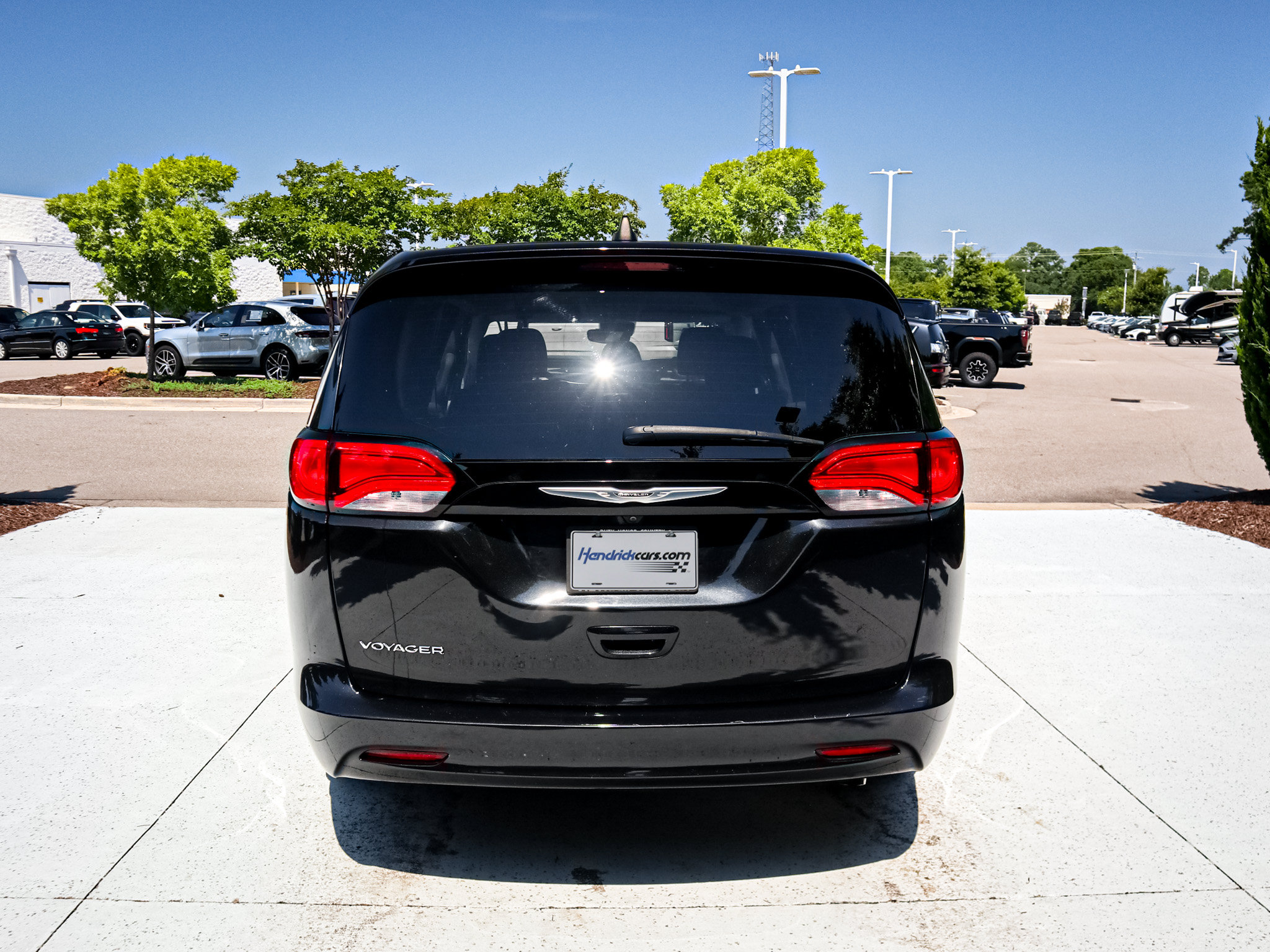 Used 2023 Chrysler Voyager LX FWD image 11