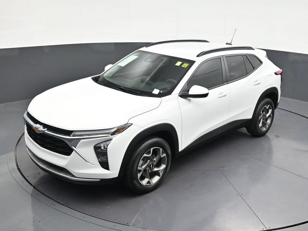 Used 2025 Chevrolet Trax LT FWD image 15
