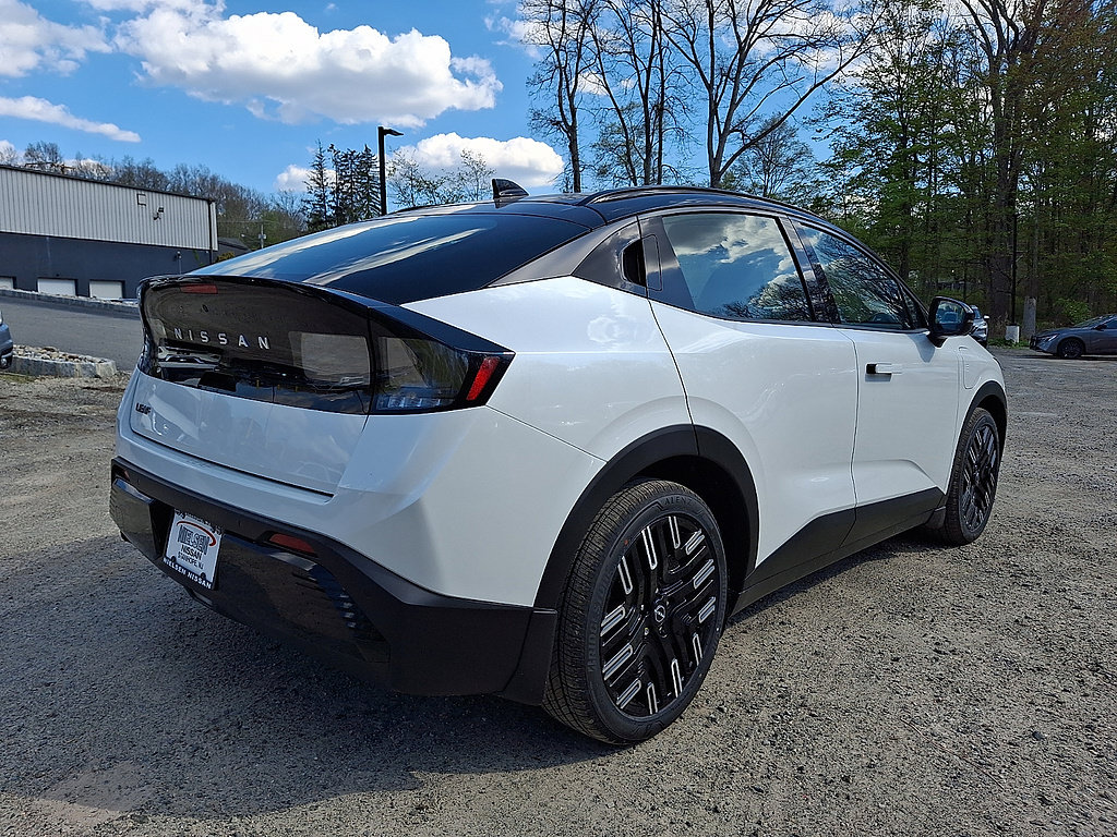 New 2026 Nissan Leaf Platinum+ w/ Illuminated Package FWD image 4
