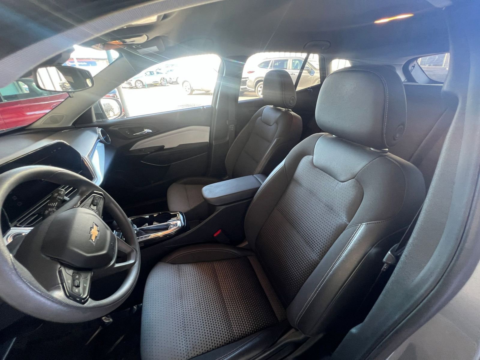 Used 2025 Chevrolet Trax LT FWD image 36