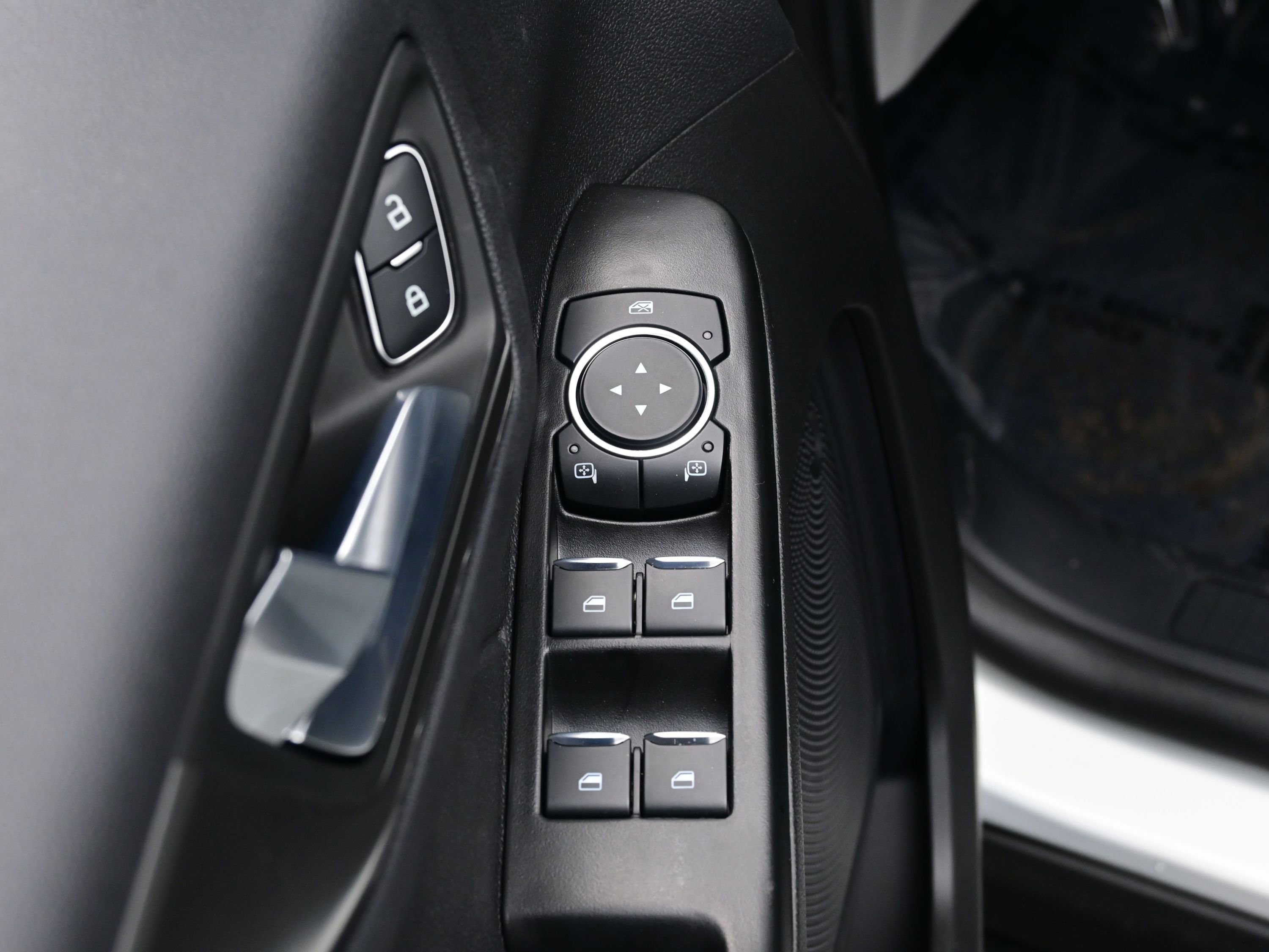 Used 2025 Ford Escape SE image 10