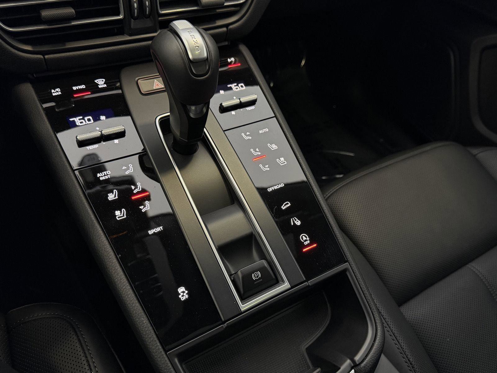 Certified 2025 Porsche Macan image 19