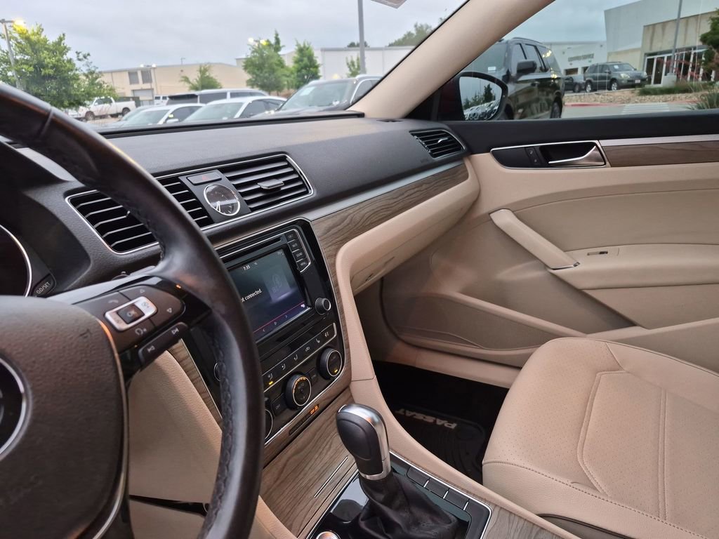 Used 2017 Volkswagen Passat 1.8T SE FWD image 25