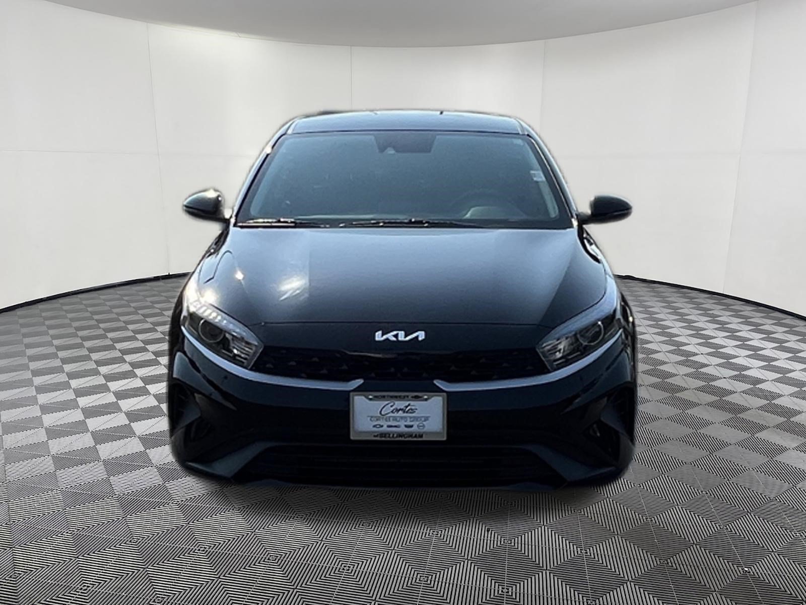 Used 2023 Kia Forte LXS w/ LXS Technology Package FWD image 2
