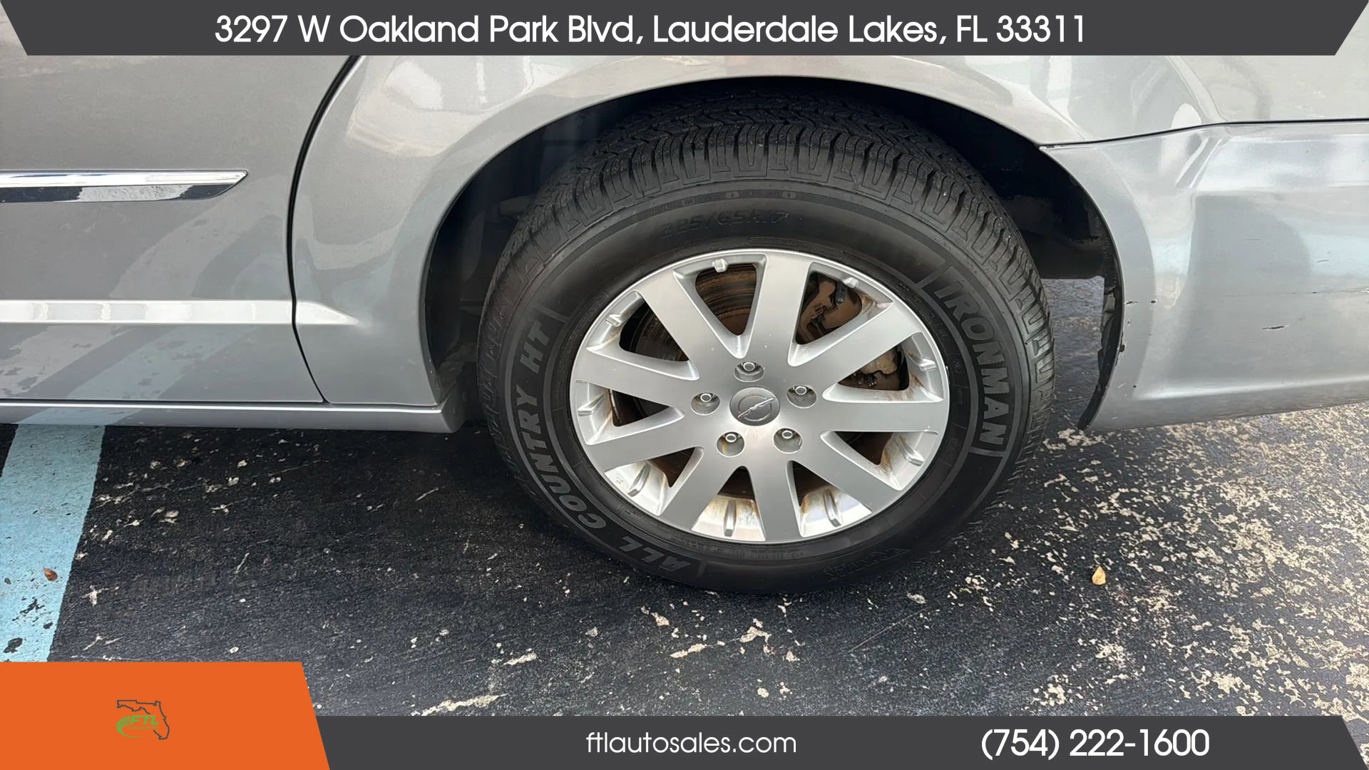 Used 2013 Chrysler Town & Country Touring image 16