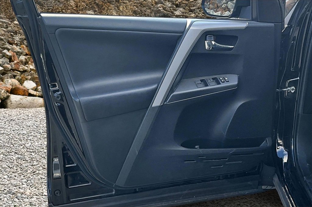 Used 2018 Toyota RAV4 XLE image 20