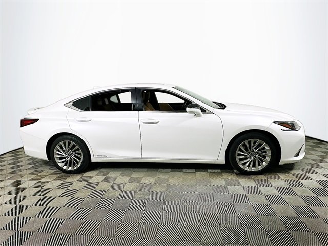 Used 2021 Lexus ES 300h Ultra Luxury image 2