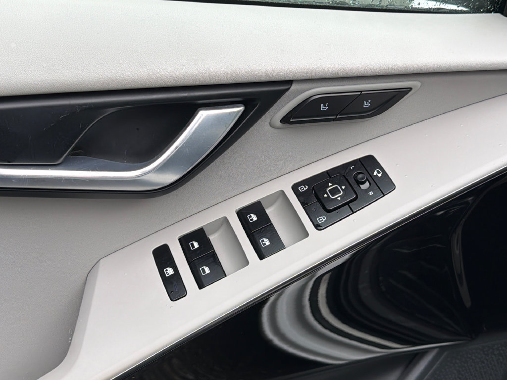 Certified 2024 Kia Niro Wave w/ Wave Preserve Package FWD image 16