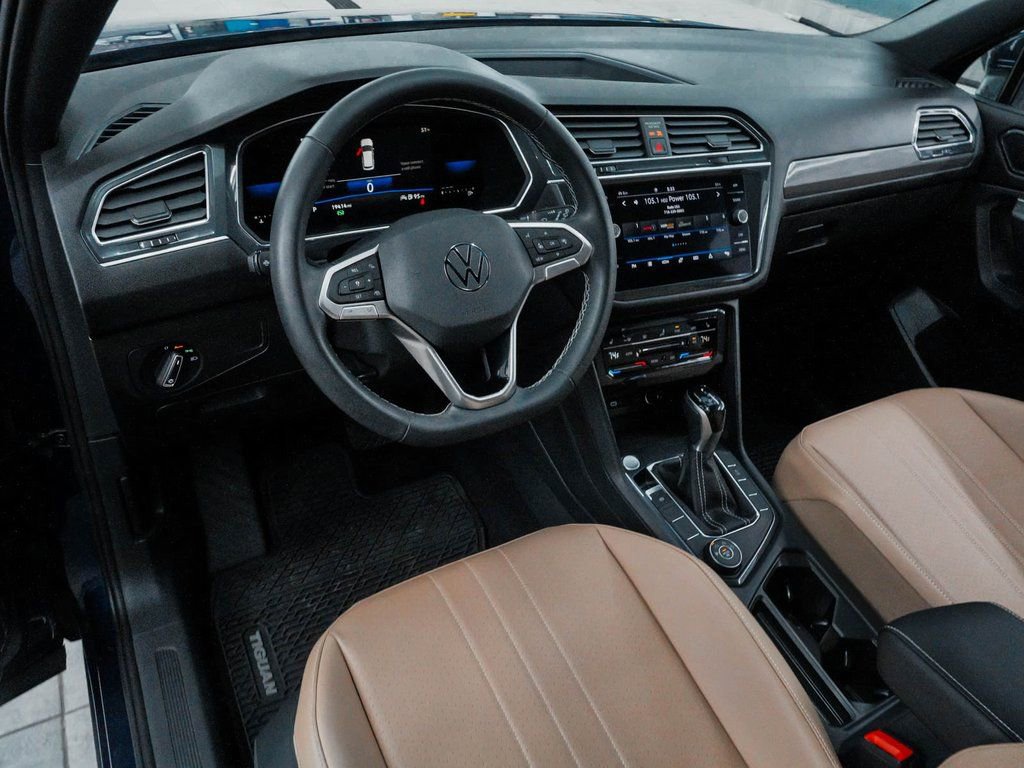 Used 2022 Volkswagen Tiguan SE w/ Panoramic Sunroof Package image 16