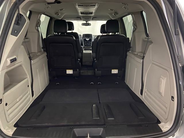 Used 2012 Chrysler Town & Country Touring-L w/ Premium Group FWD image 14