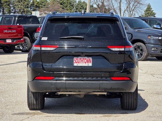Certified 2023 Jeep Grand Cherokee Limited w/ Black Appearance Package AWD/4WD image 7
