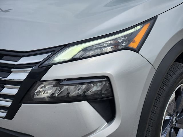 Used 2024 Nissan Rogue SV image 6