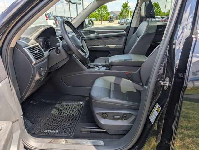 Used 2023 Volkswagen Atlas SE w/ Panoramic Sunroof Package AWD/4WD image 13