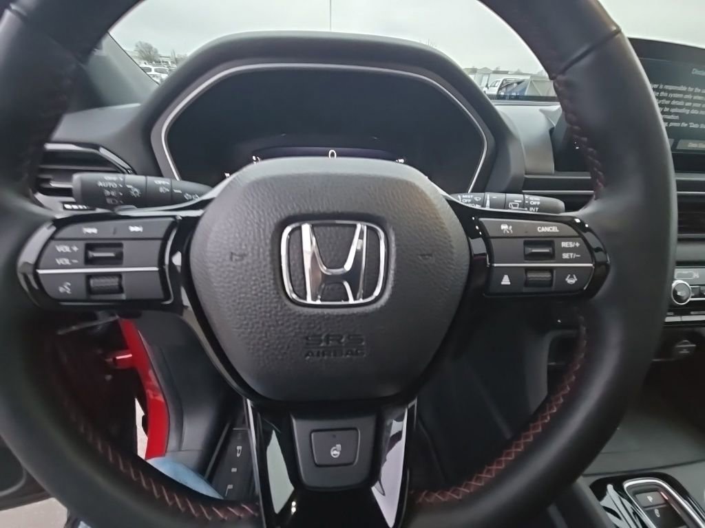 Used 2025 Honda Pilot Black Edition image 17