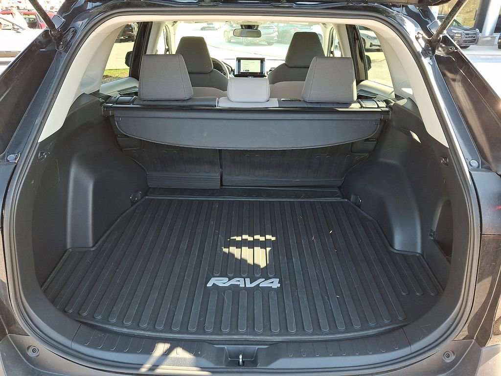 Used 2025 Toyota RAV4 XLE image 28