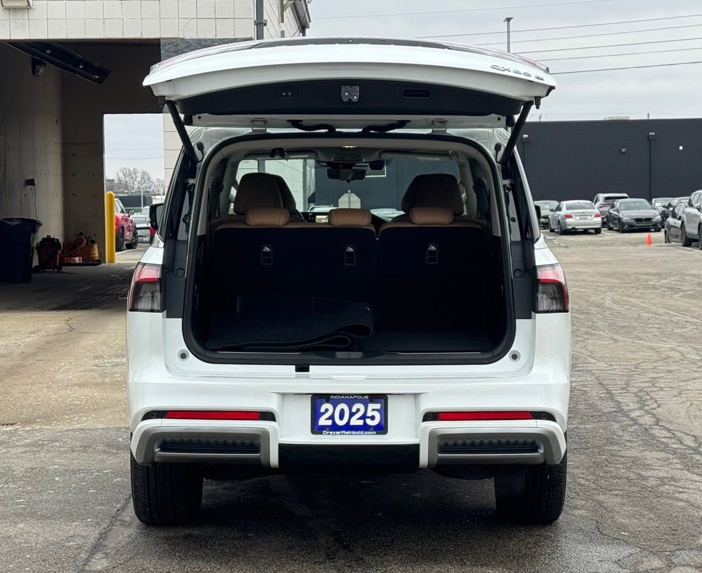 Used 2025 INFINITI QX80 Sensory image 32