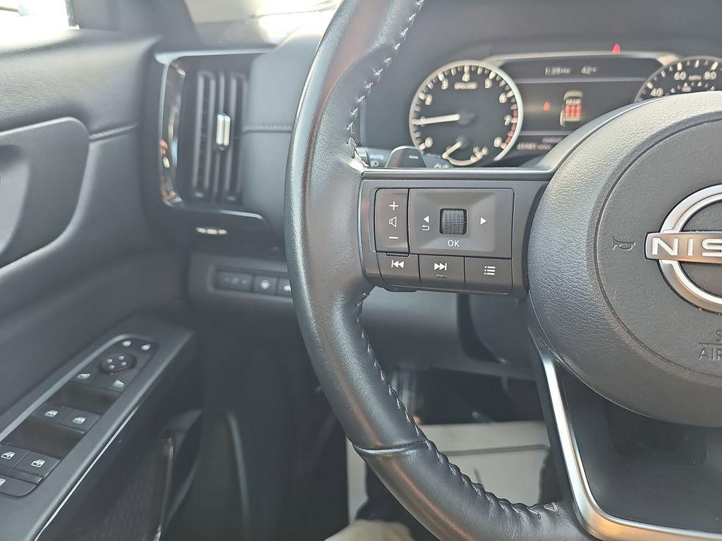 Used 2025 Nissan Pathfinder SV image 22