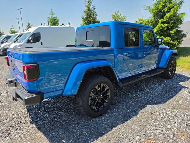 Used 2023 Jeep Gladiator Overland AWD/4WD image 15