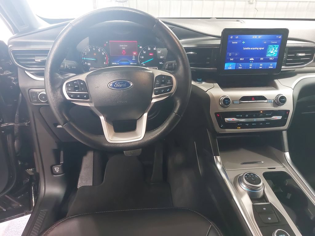 Used 2022 Ford Explorer XLT w/ Equipment Group 202A AWD/4WD image 17