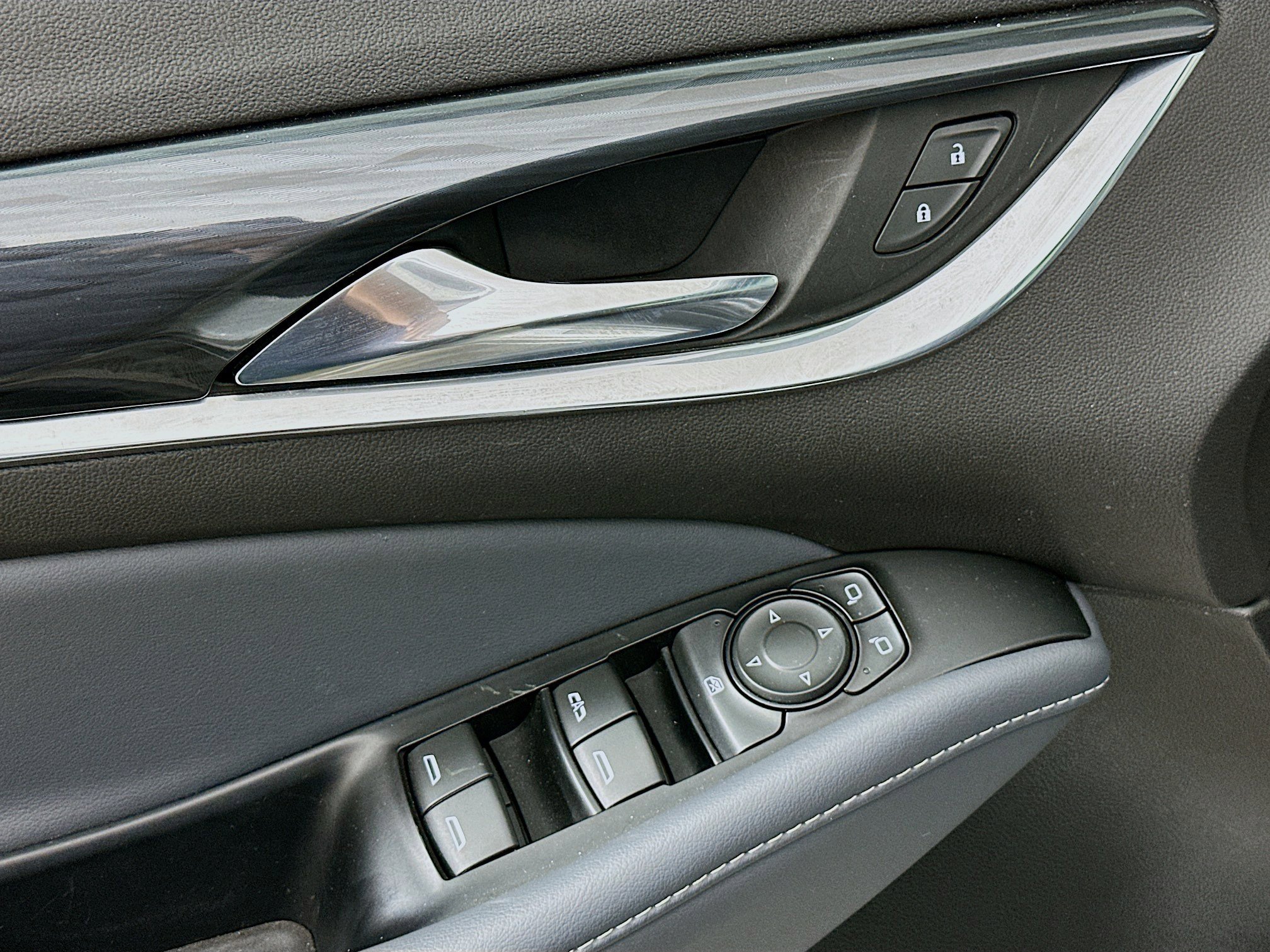 Used 2024 Buick Enclave Essence image 15