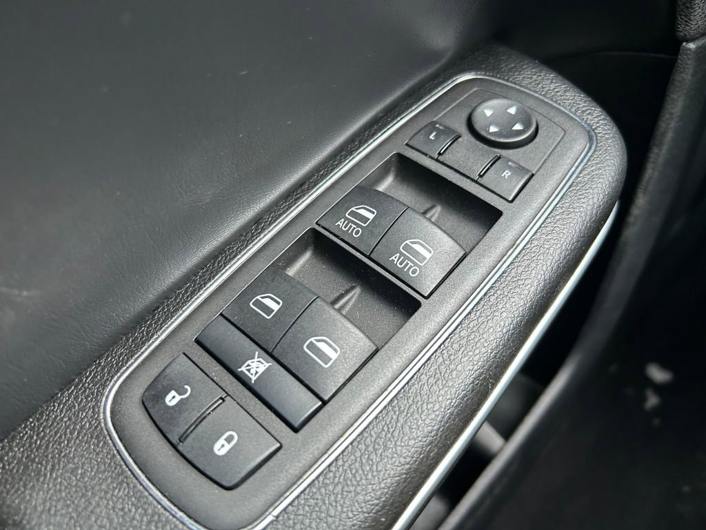 Certified 2023 Chrysler 300 Touring w/ Sport Appearance Package image 15