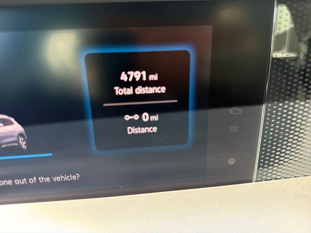 Certified 2025 Volkswagen Tiguan SE image 19