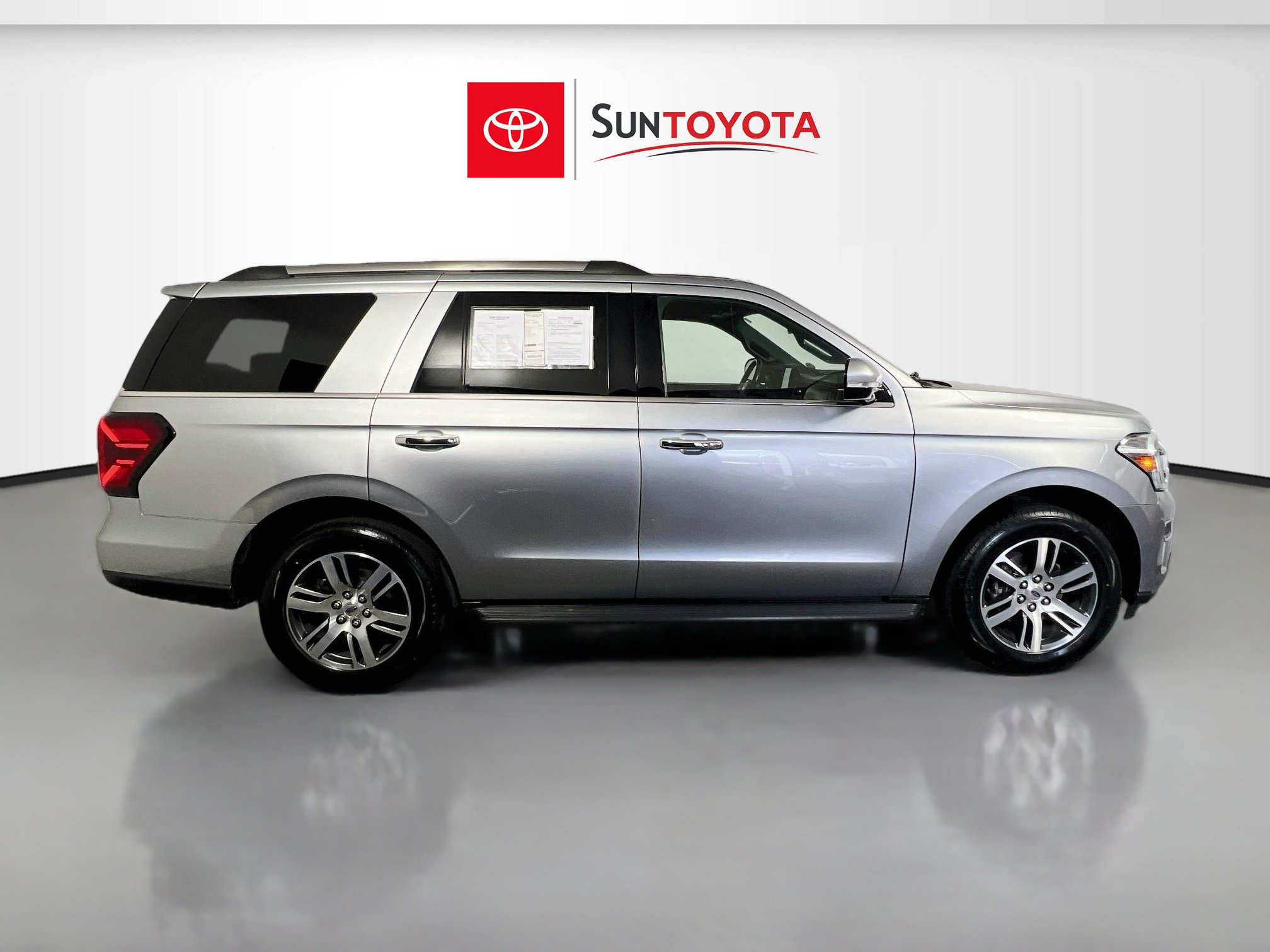 Used 2024 Ford Expedition Limited RWD image 2