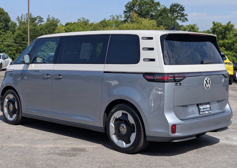 Used 2025 Volkswagen ID. Buzz Pro S Plus RWD image 10