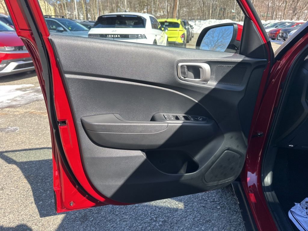 Certified 2025 Hyundai Venue SEL image 9