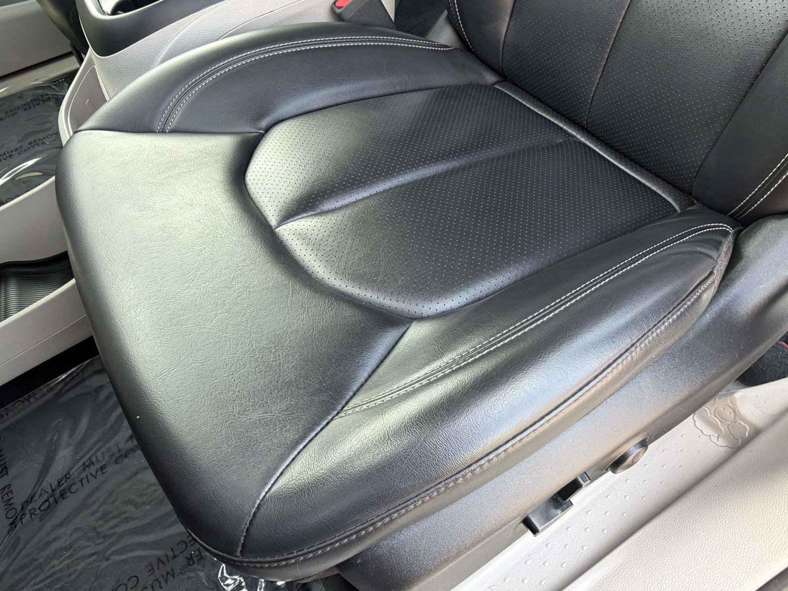 Used 2023 Chrysler Pacifica Touring-L FWD image 27