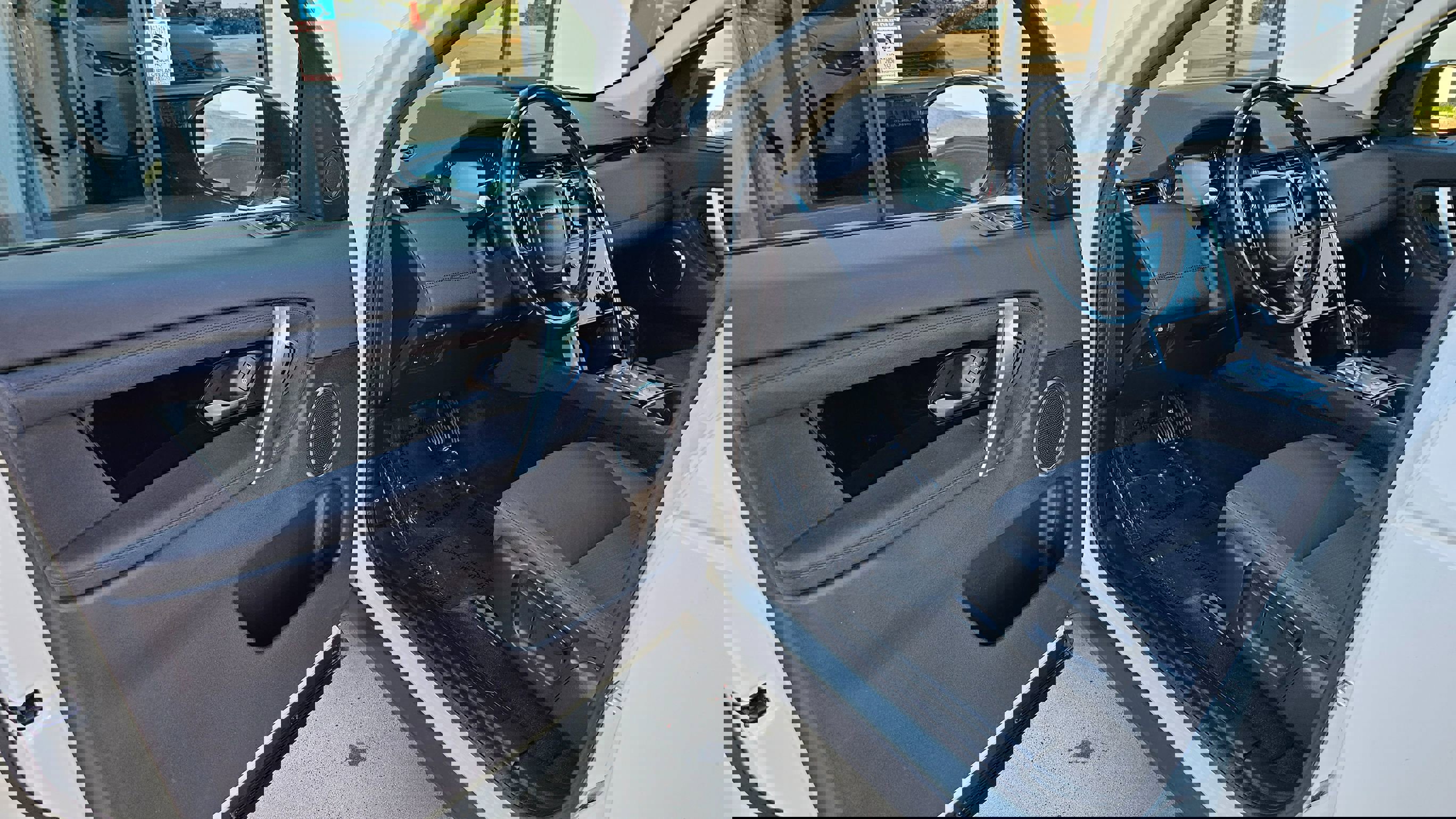 Used 2020 Land Rover Discovery Sport image 14