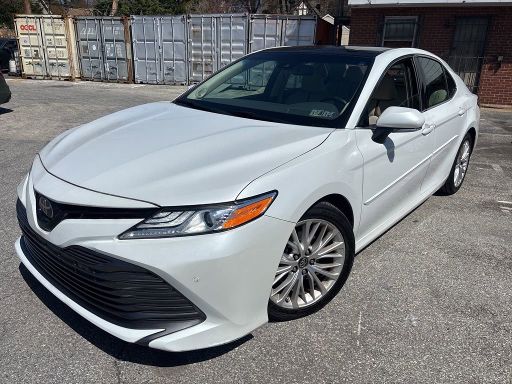 Used 2018 Toyota Camry XLE image 1
