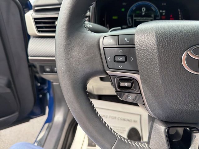 Used 2025 Toyota Camry SE FWD image 22
