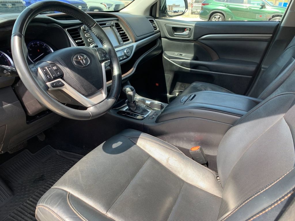 Used 2018 Toyota Highlander Limited image 11