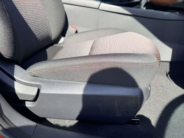New 2027 Nissan Sentra SR w/ Floor Mat Package FWD image 9