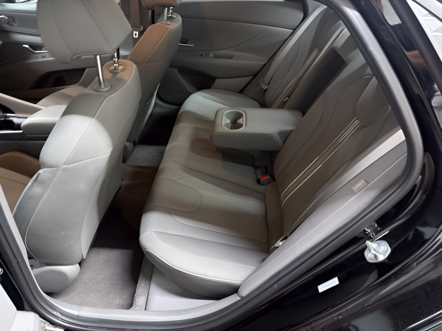 Used 2025 Hyundai Elantra SEL FWD image 11