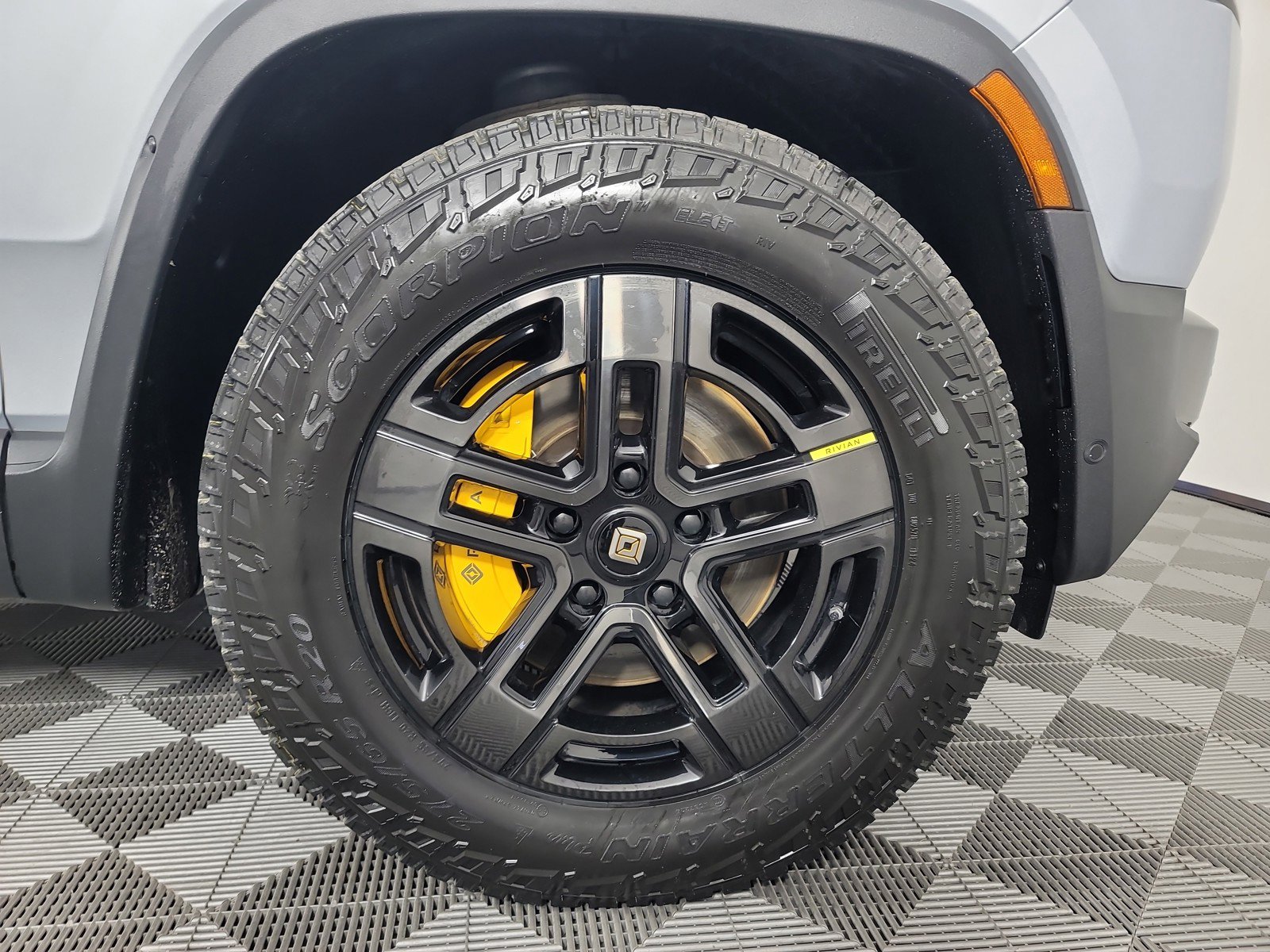 Used 2023 Rivian R1T Adventure image 11