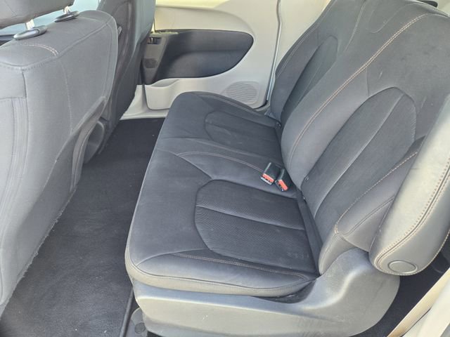 Used 2018 Chrysler Pacifica L image 30