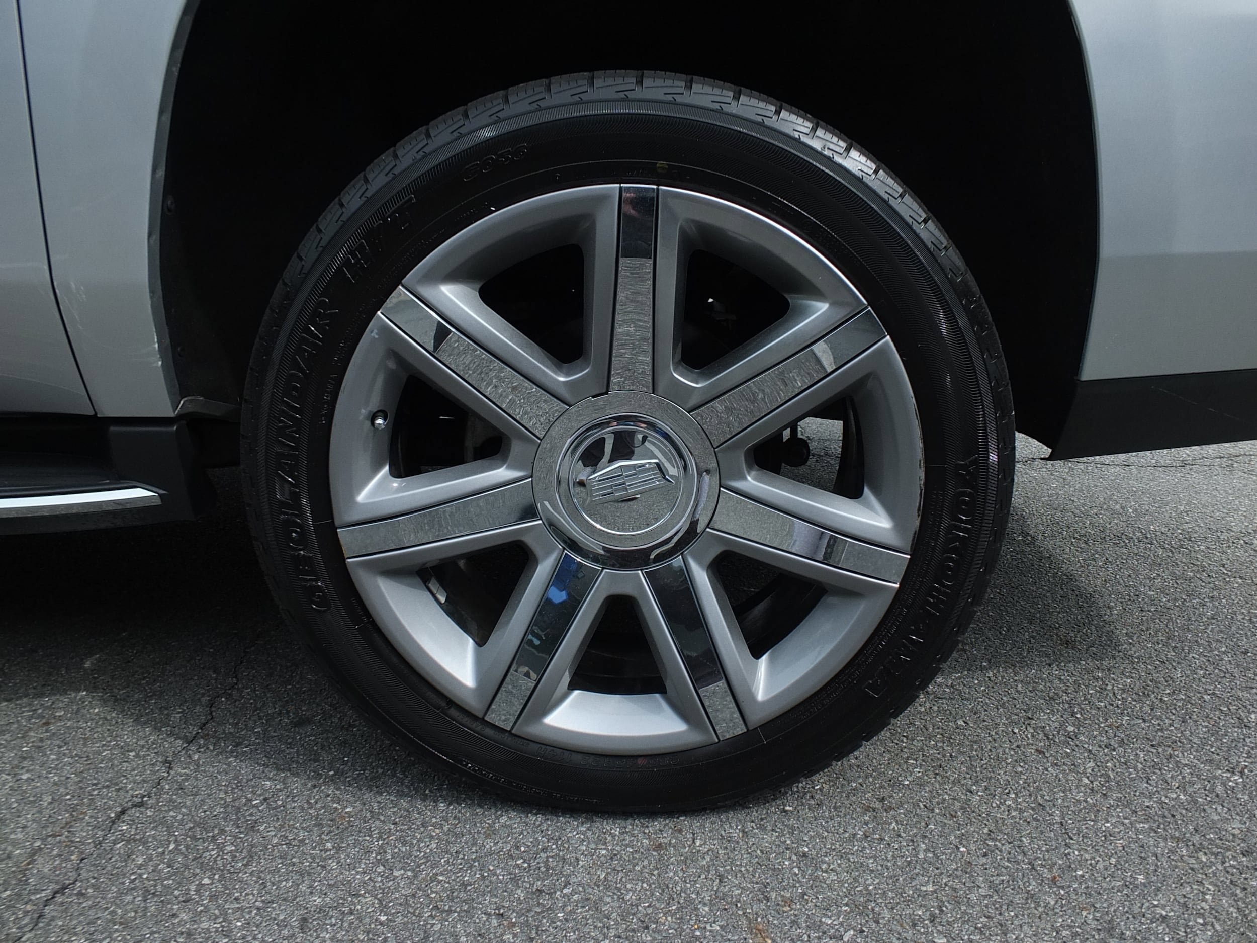 Used 2020 Cadillac Escalade ESV Luxury AWD/4WD image 10