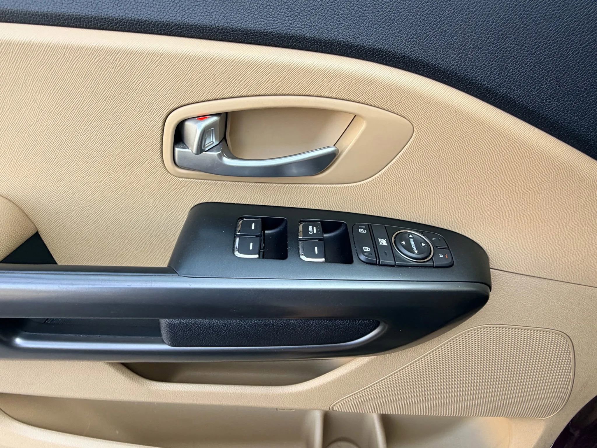 Used 2019 Kia Sedona EX image 19