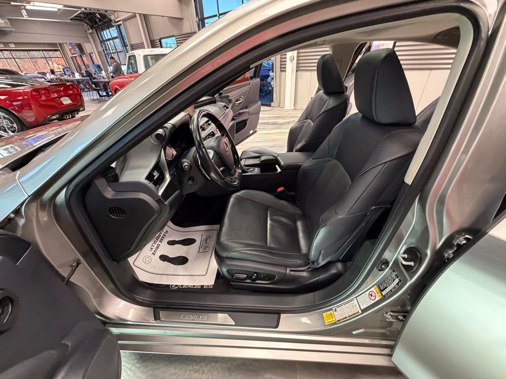 Used 2019 Lexus ES 300h w/ Premium Package image 56
